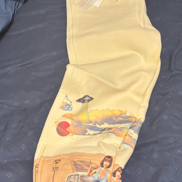 Stylish Cream Graphic Men Pants - Picture 6 of 6